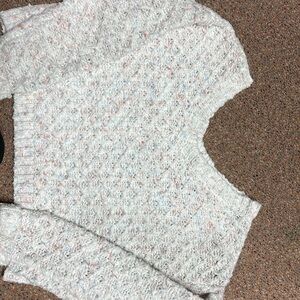 Jessica Simpson crop sweater v-neck front and back, light cream multi color